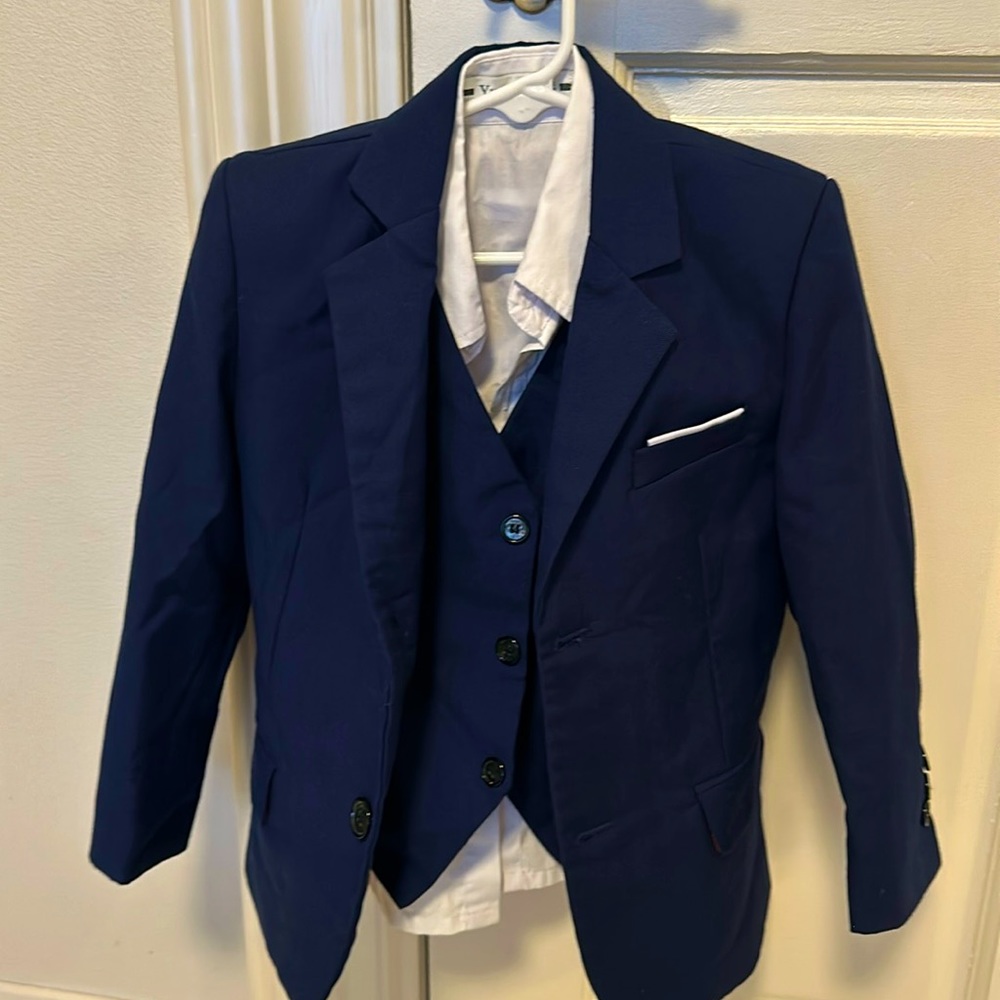 Beautiful set. Shirt, blazer, vest, pants. 4t